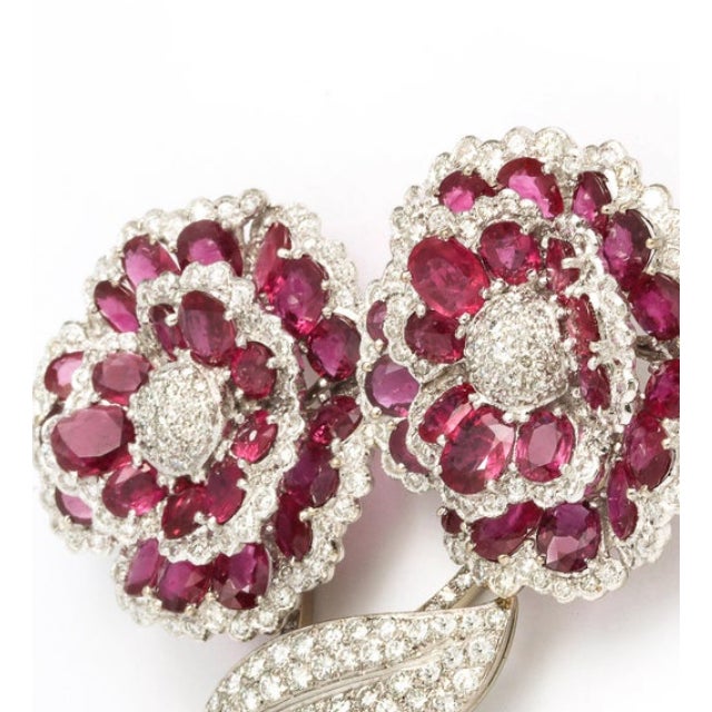 18kt White Gold Ruby & Diamond Brooch Ca 1950 For Sale - Image 11 of 11