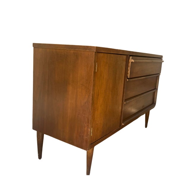 Bassett Mid Century Modern Walnut Bassett 3 Drawer Credenza With Cabinet For Sale - Image 4 of 10