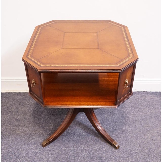 Mid 20th Century Heritage Furniture Solid Mahogany Traditional Federal Style 25" Square Tiered Accent Table W. Tooled Leather Top 135 For Sale - Image 5 of 10