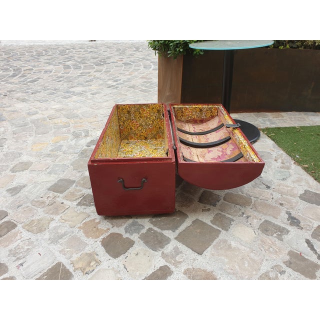 Antique Trunk in Painted Fir Wood with Bombed Slatted Cover and Original Hardware For Sale - Image 16 of 18