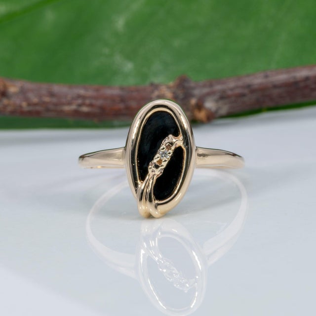 2020s Black Onyx Estate Ring With Earth-Mined Diamond Accent in Solid 10k Gold, Oval, Size 6 For Sale - Image 5 of 9