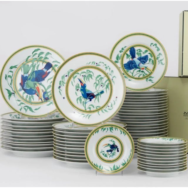 Les Toucans Dinner Service, 1986, Set of 60 For Sale - Image 4 of 5