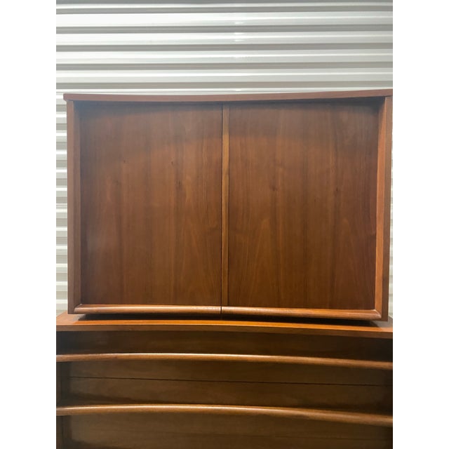 1960s 60s Mid-Century Modern Walnut Curved Highboy Dresser by Young Manufacturing . For Sale - Image 5 of 12