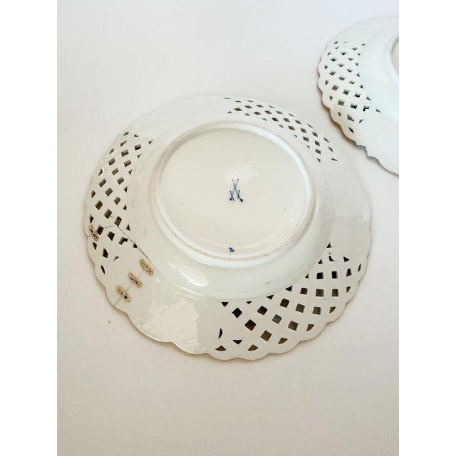 Ceramic Late 19th Century Meissen Porcelain Reticulated Blue Onion Salad Plates, Crossed Swords and Gold Trim For Sale - Image 7 of 11