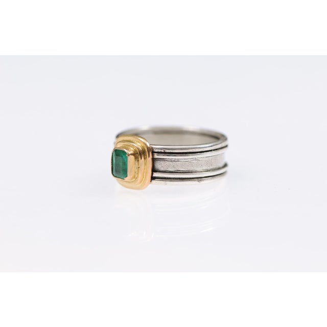 Emerald Silver Ring w/Emerald in 22k Gold Bezel Set, Size 7.5 For Sale - Image 8 of 10