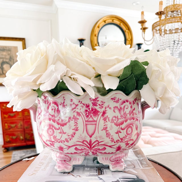 Ceramic Chinoiserie Pink & White Footed Scalloped Cachepot in the Style of United Wilson For Sale - Image 7 of 7