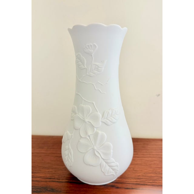 German Vase in Biscuit Porcelain by M. Frey for AK Kaiser, 1970s For Sale - Image 10 of 10