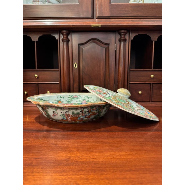 Antique Chinese Porcelain Famille Rose Medallion Tureen With Scalloped Lid For Sale - Image 10 of 15
