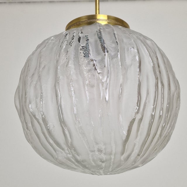 White Mid-Century Modern Pendant Light in Murano Glass and Brass by Angelo Brotto for Esperia, 1970s For Sale - Image 8 of 11