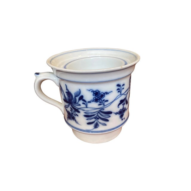 Traditional Antique Thun 1794 (Tk) Czech Blue Onion Stackable Teapot With Tea Diffuser, Circa 1900 For Sale - Image 3 of 5