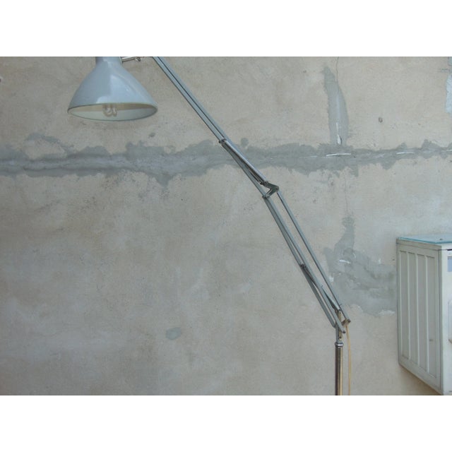 - Floor lamp from the 1970s - Diameter in the base: 50 cm - Fitted with an E27 socket - Max height 231 cm European Plug...