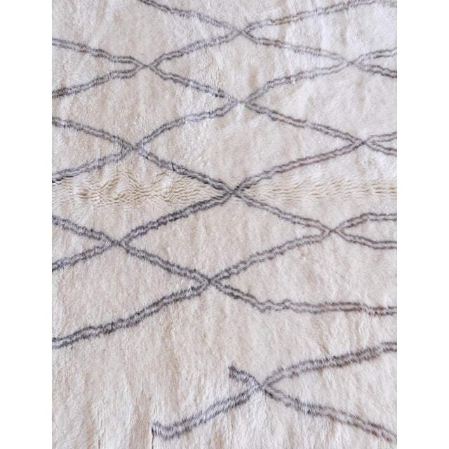 Handwoven Moroccan Beni M'Rirt Rug - 8.5 X 4.9 Ft For Sale - Image 11 of 11