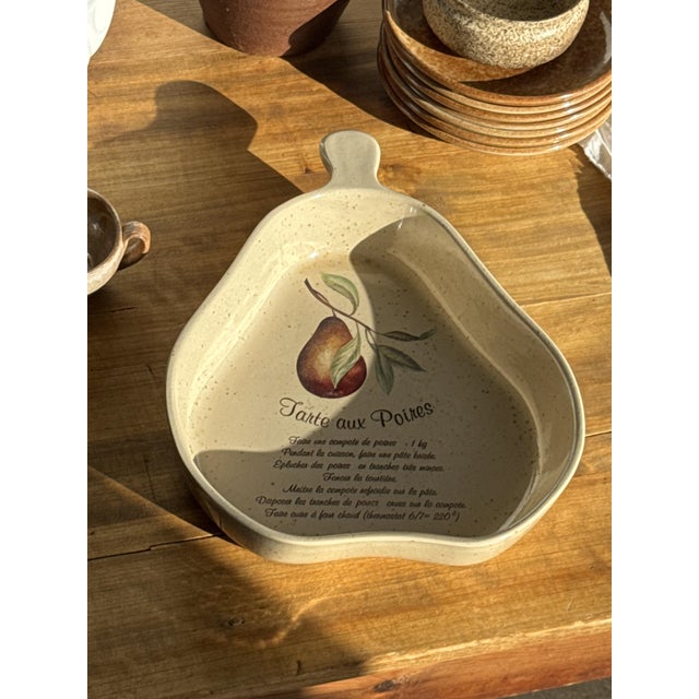 Vintage ceramic pear-shaped pie dish, decorated with a traditional recipe on a speckled background. This country-chic...