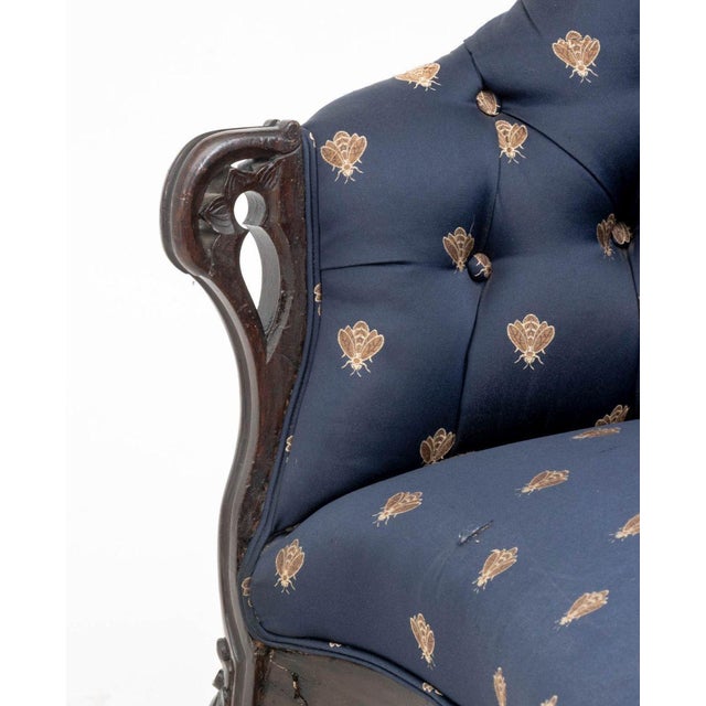 Victorian Button-Tufted Upholstered Walnut Sofa For Sale In New York - Image 6 of 8