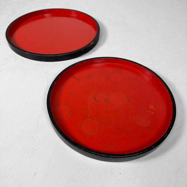 Japanese Marubon Trays in Red and Black Lacquer, 1910s, Set of 2 For Sale - Image 6 of 15