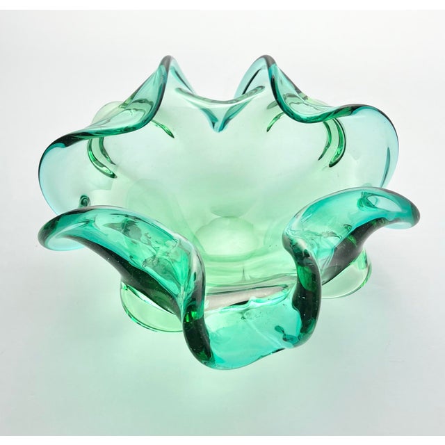 Mid-Century Modern 1960s Mid-Century Murano-Style Sommerso Emerald Green Flared Scalloped Bowl For Sale - Image 3 of 10