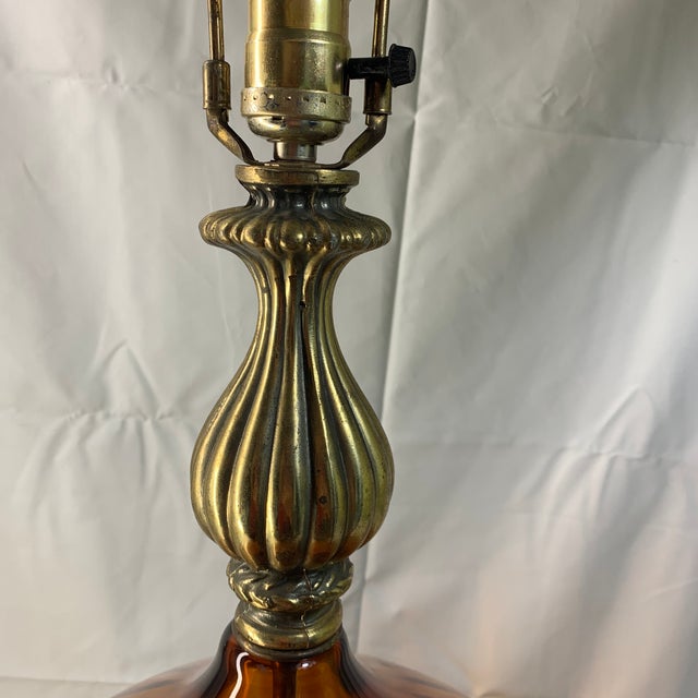 1950s Vintage Mid Century Modern Amber Glass Table Lamp For Sale - Image 5 of 6