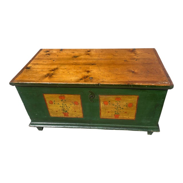 Late 19th Century Pennsylvania Dutch Forrest Green and Natural Wood Hope Chest For Sale
