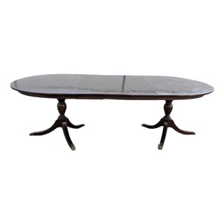 1970s Vintage Henkel Harris Solid Mahogany Oval Double-Pedestal Dining Table For Sale