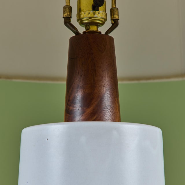 1950s Gordon and Jane Martz Large Scale Two-Tone Ceramic Table Lamp For Sale - Image 11 of 13