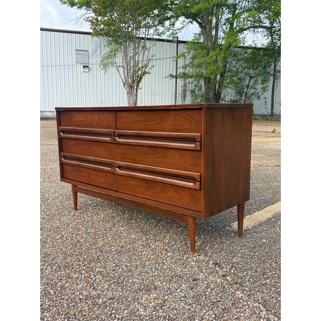 Mid-Century Modern 1960s Mid Century Modern Bassett 6 Drawer Dresser For Sale - Image 3 of 5