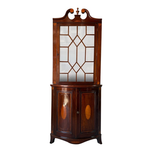 19th Century English Georgian-Style Mahogany Corner Cabinet For Sale