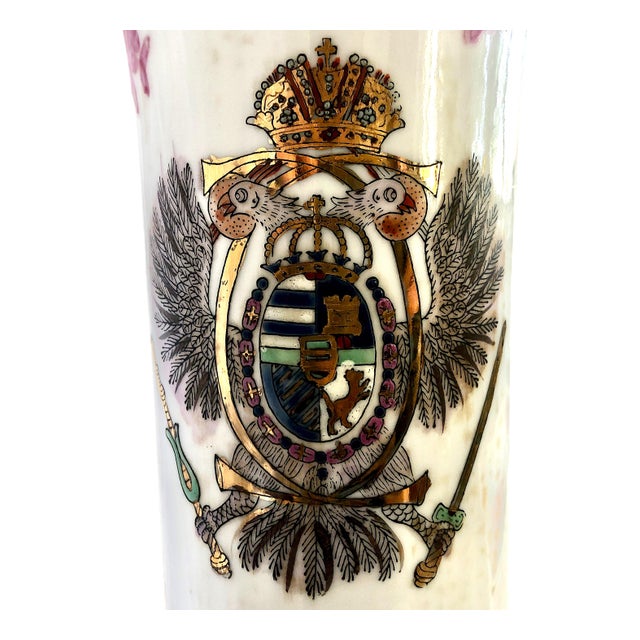 Late 20th Century Chinese-Export Style Armorial Porcelain Vase For Sale - Image 5 of 10