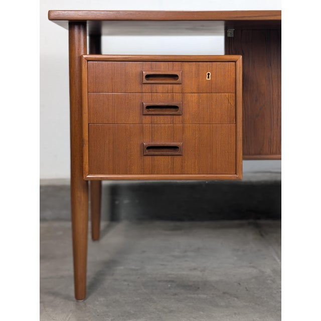 1960s Danish Modern Floating Top Teak Desk Attributed to Johannes Sorth for Bornholm Møbelfabrik For Sale - Image 14 of 18