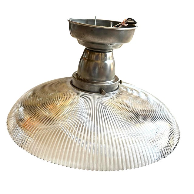 Such a cool fixture. Great size and shape for a more modern flair.