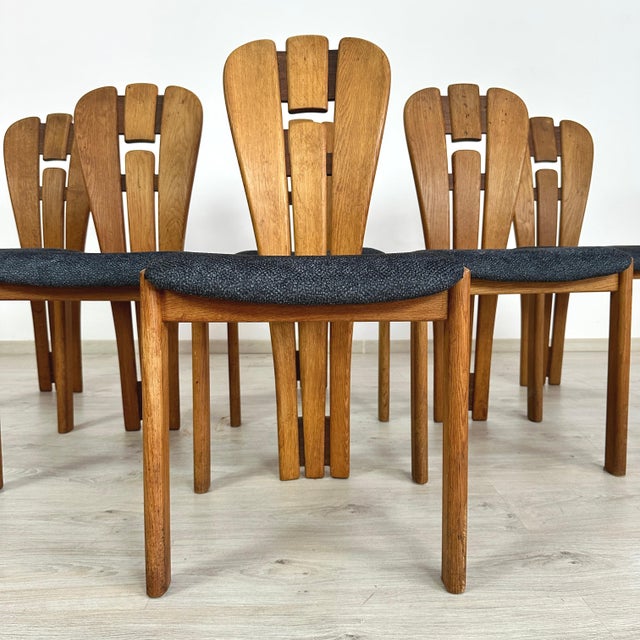 Dimensions: H 36” x W 16.5” x D 18.7” x SH 19” Set of 6 Vintage Dutch Brutalist dining chairs with sculptural backrests...