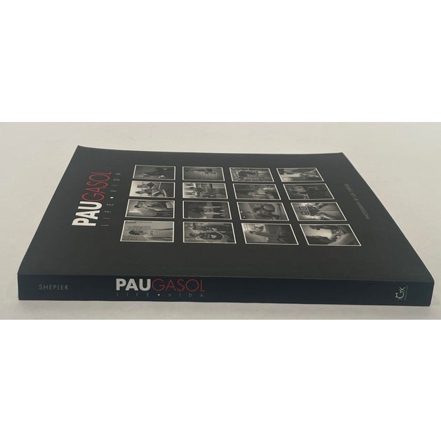 Pau Gasol Life Vida by Pau Gasol 2013 Paperback.In this one-of-a-kind, bilingual-English Spanish, behind the scenes book,...