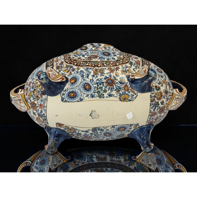 Earthenware Planter from Gien, 19th Century For Sale - Image 9 of 11