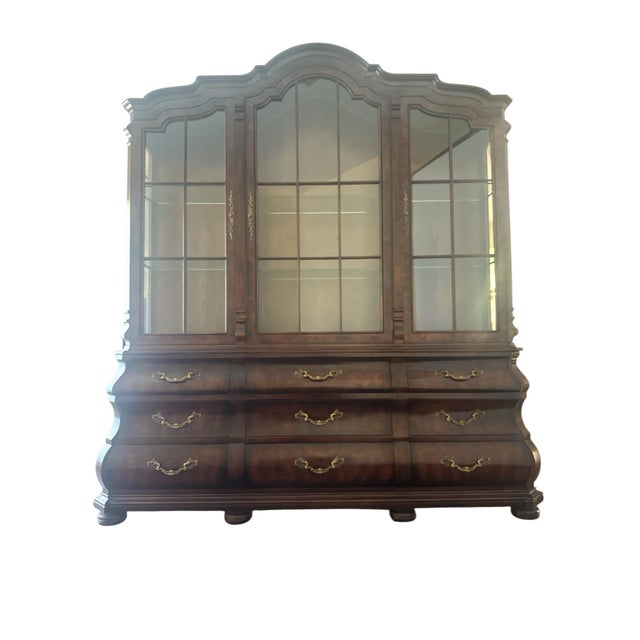 1980s Vintage Henredon Dutch Louis XV Oak and Burl Wood Lighted Breakfront Cabinet For Sale - Image 5 of 12