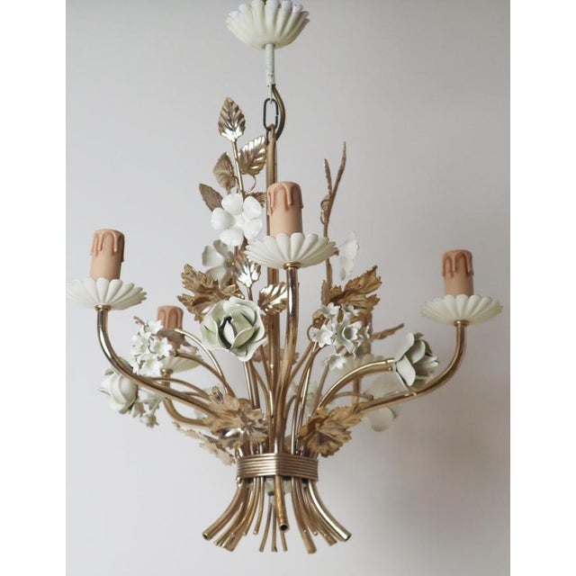 Hollywood Regency Gilded and Cream Rose and Bellflower Chandelier, Italy, 1960s For Sale - Image 4 of 16