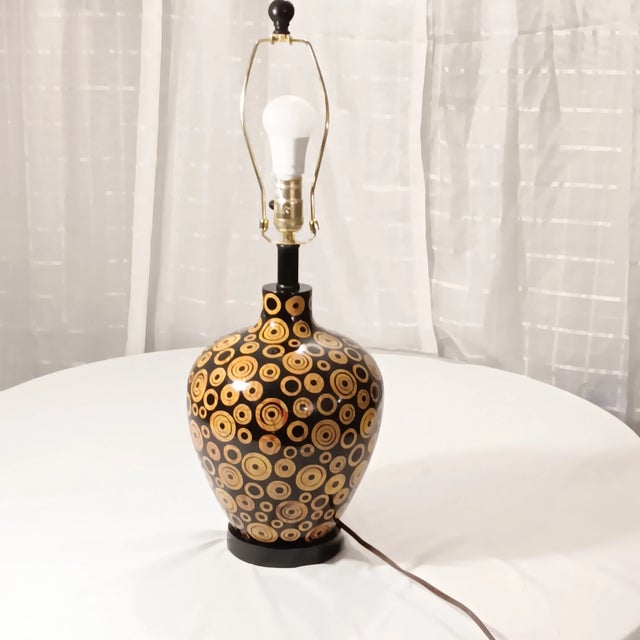 Wood Vintage Mid-Century Modern Wood Lamp With Black Base Color and Embellished With Light Tan Circles With a Touch of Red Grain Lines For Sale - Image 7 of 12