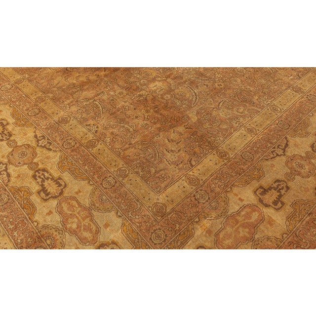 This exquisite Antique Turkish Sivas rug from the early 20th century exemplifies the sophisticated artistry and refined...