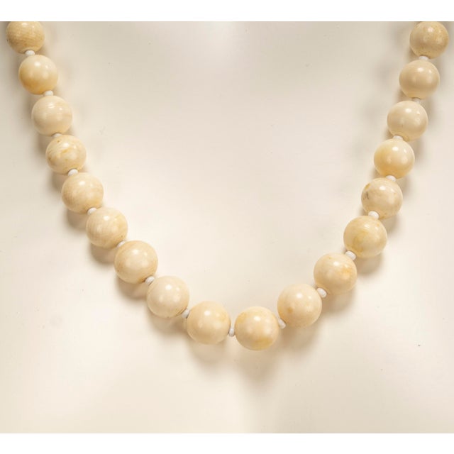 Cream Vintage Art Deco Stone Necklace, 1920s For Sale - Image 8 of 12