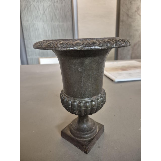 Medici Cast Iron Vases, 1900, Set of 3 For Sale - Image 6 of 10