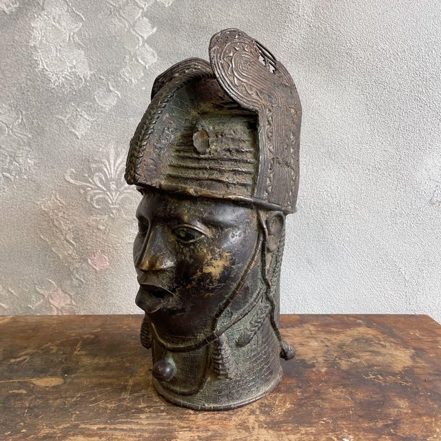 Lost-Wax Head of a Yoruba Oba from the Benin Kingdom, 1950s, Bronze For Sale - Image 3 of 14