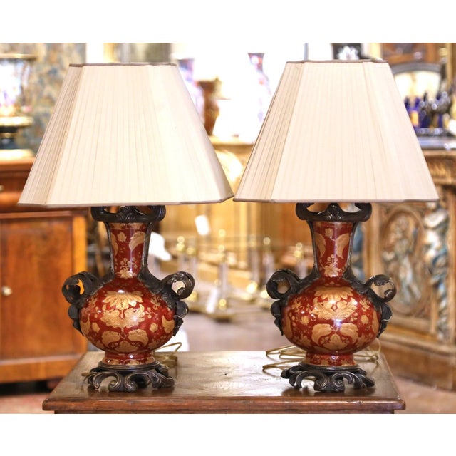 Pair of Mid-Century French Louis XV Chinese Export Porcelain Bronze Lamps For Sale In Dallas - Image 6 of 9