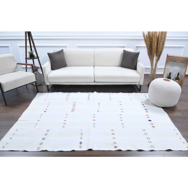 Boho Chic Vintage Turkish Oushak Handmade Wool Cotton White Kilim Area Rug For Sale - Image 3 of 11