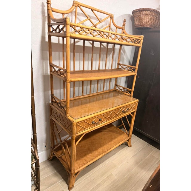 A fantastic Brighton Pavilion Chinese Chippendale style vintage étagère, a light piece to move around. Beautiful intricate...