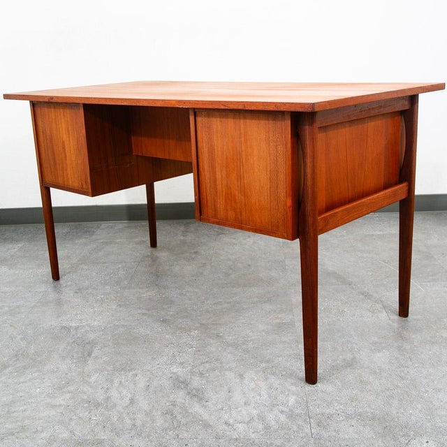 1960s 1960s Mid Century Danish Modern Desk Executive Teak 7 Drawer Floating Doors Locking Nm For Sale - Image 5 of 12
