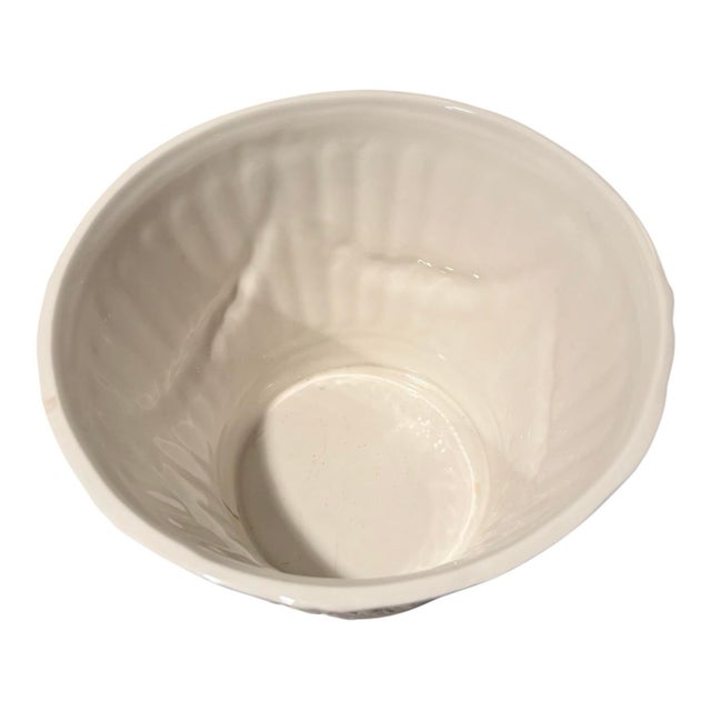 Pair of Vintage Tiffany & Co. White Garland Motif Italian Cachepots Planters For Sale In Chicago - Image 6 of 11