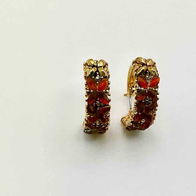 1980s Vintage Boho Chic Baltic Amber & Gold Tone Hoop Pierced Earrings - A Pair For Sale - Image 11 of 12