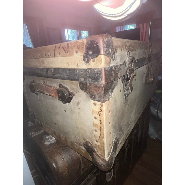 1920s Rogers and Madison Antique Cream Victory Steamer Cabin Trunk Storage Coffee Table For Sale - Image 5 of 10