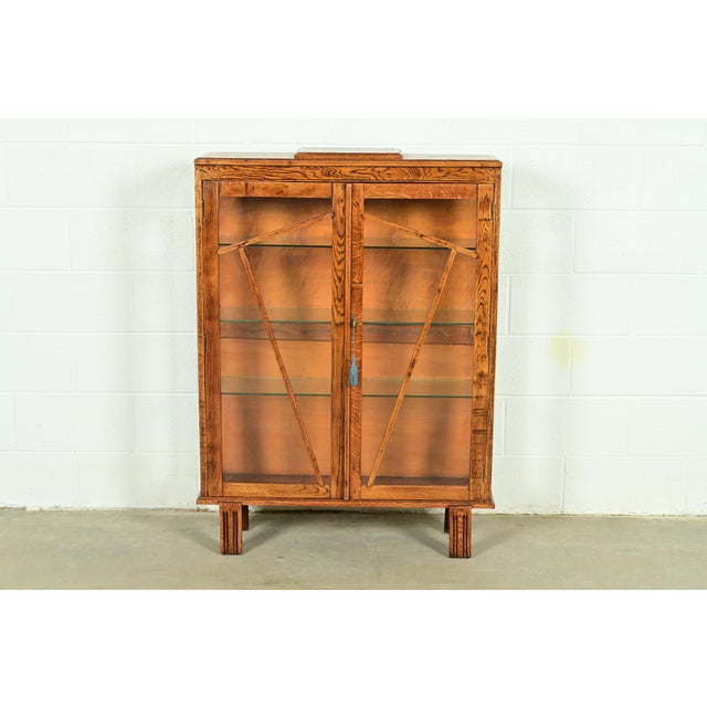 A gorgeous antique English Art Deco bookcase or display cabinet In the manner of Gilbert Rohde England, Circa 1920s Oak,...