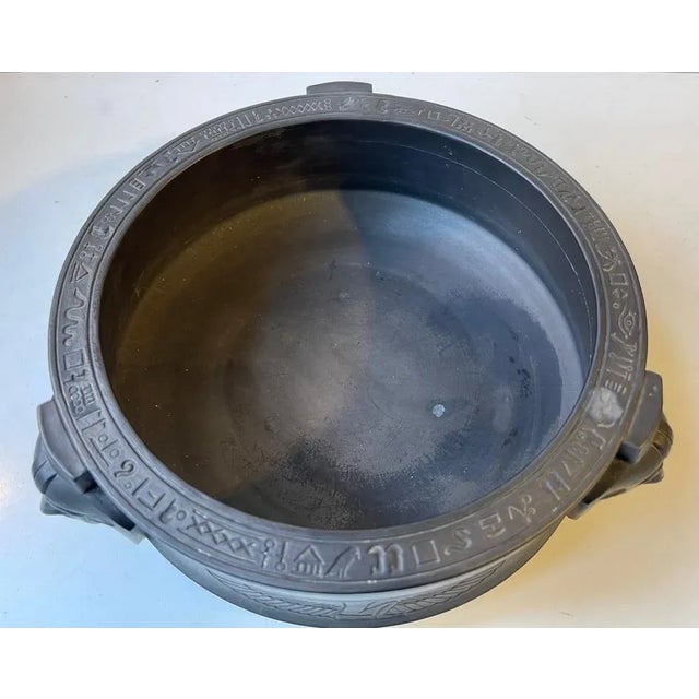 Antique Black Terracotta Bowl with Pharaohs and Hieroglyphs by L. Hjorth, Denmark, 1890s For Sale - Image 4 of 10