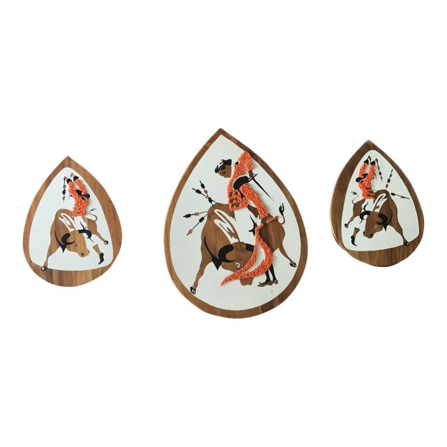Vintage Mid-Century Modern Bull Fighting Matador on Teardrop Teak Wood Popcorn Shirt- Set of 3 For Sale
