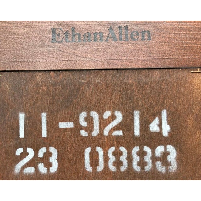 1980s Ethan Allen Breakfront Georgian Court Display Cabinet Curio Hutch Chippendale For Sale - Image 14 of 14